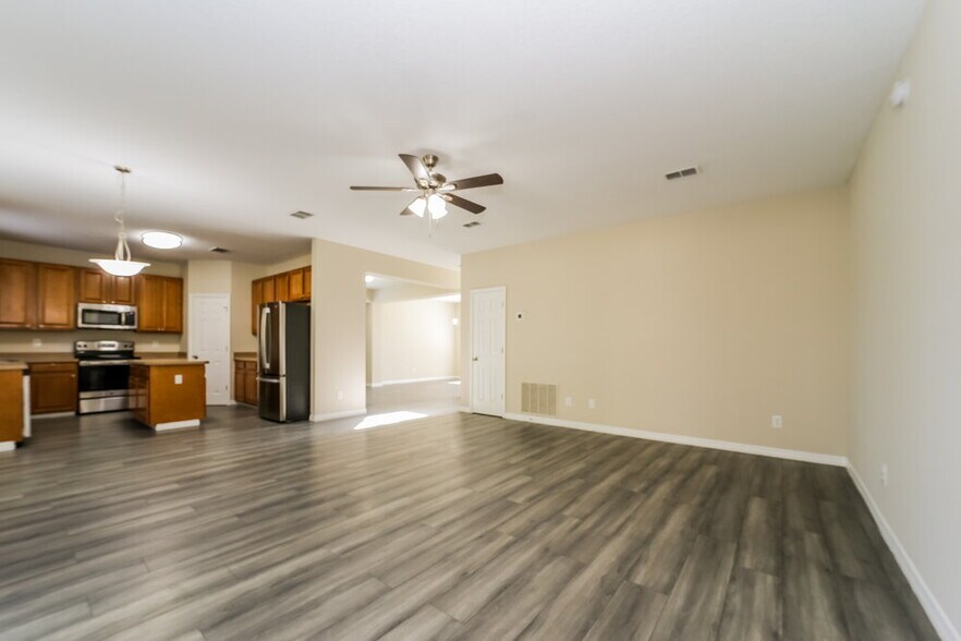 Building Photo - 731 E Red House Branch Rd