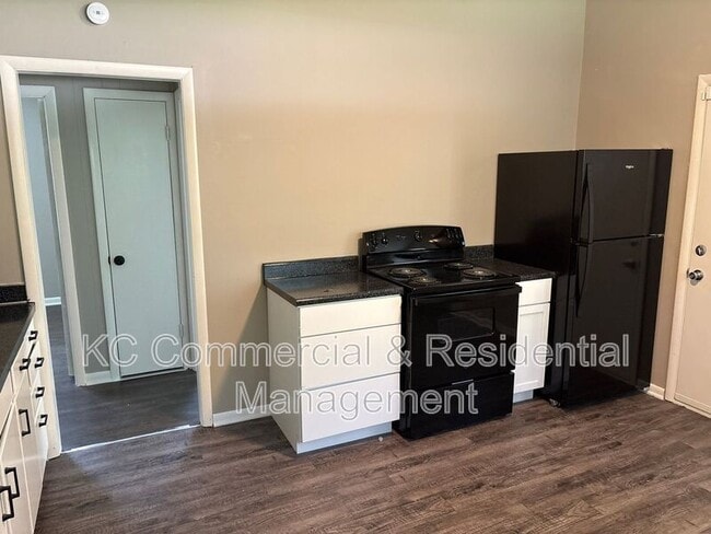 Building Photo - 9211 E 50th Terrace