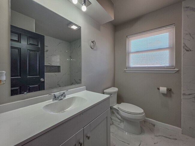 Building Photo - Fully Renovated 3-Bedroom Home in Bethany ...