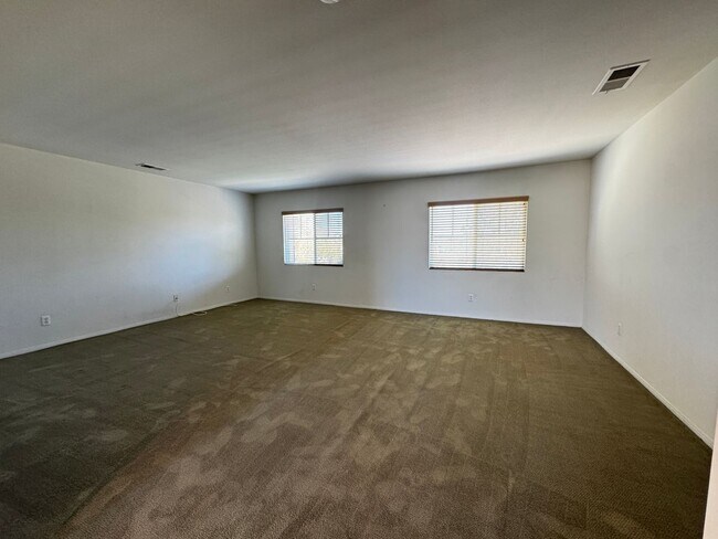 Building Photo - Spacious Temecula House with Bedroom and Bathroom on first floor!