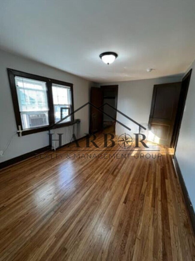 Building Photo - 1st Avenue SW Duplex