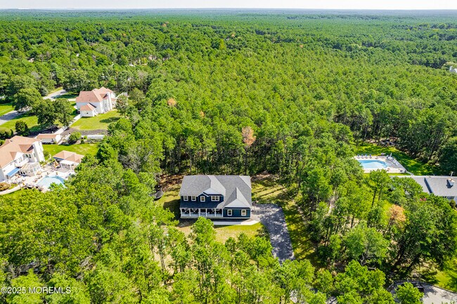 Building Photo - 1561 Scranton Ave