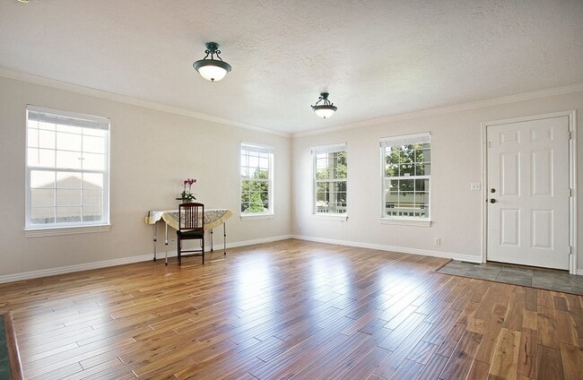 Building Photo - 1026 E 100 S