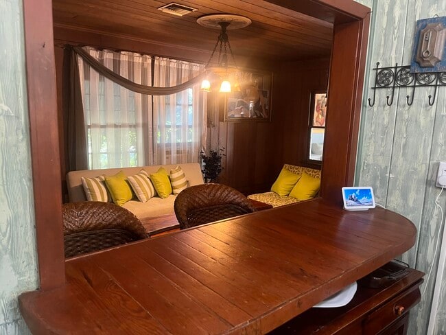 Building Photo - 1016 N E St