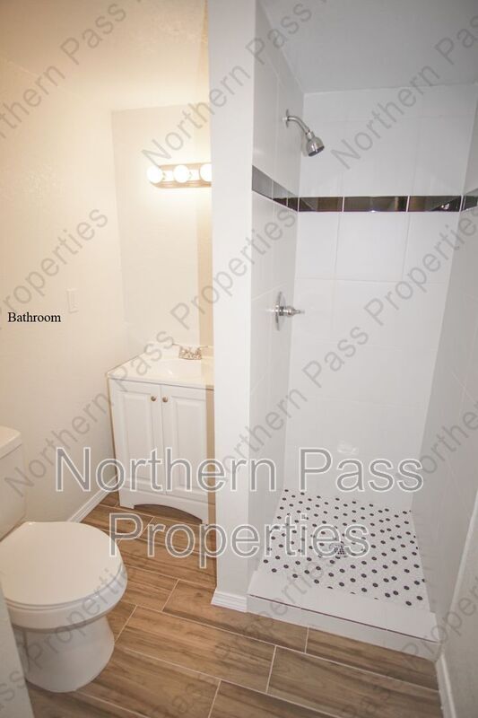 Building Photo - 4416 La Luz Ave
