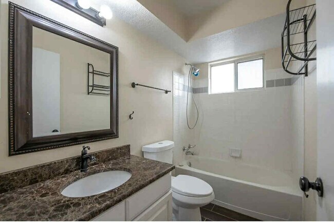 Building Photo - 2436 Manzano Loop NE