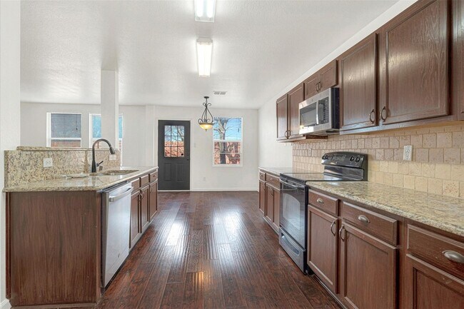 Building Photo - 10876 Rankin Dr