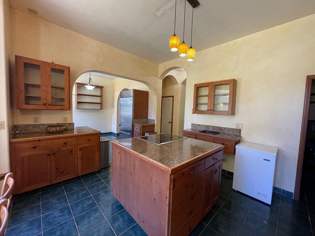 Building Photo - Spacious 4-Bedroom Retreat in Haiku with S...
