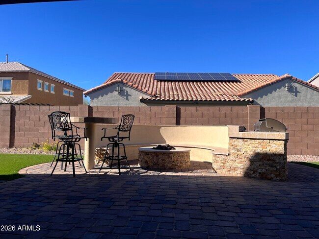 Building Photo - 2208 E Indian Wells Dr