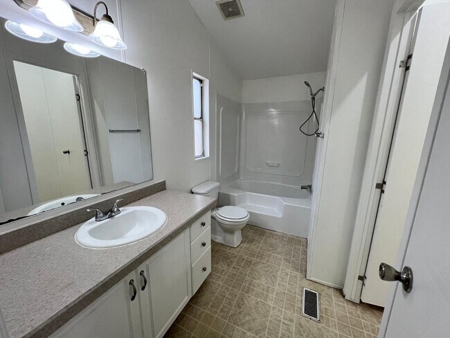 Building Photo - 7826 E Juanita Ave