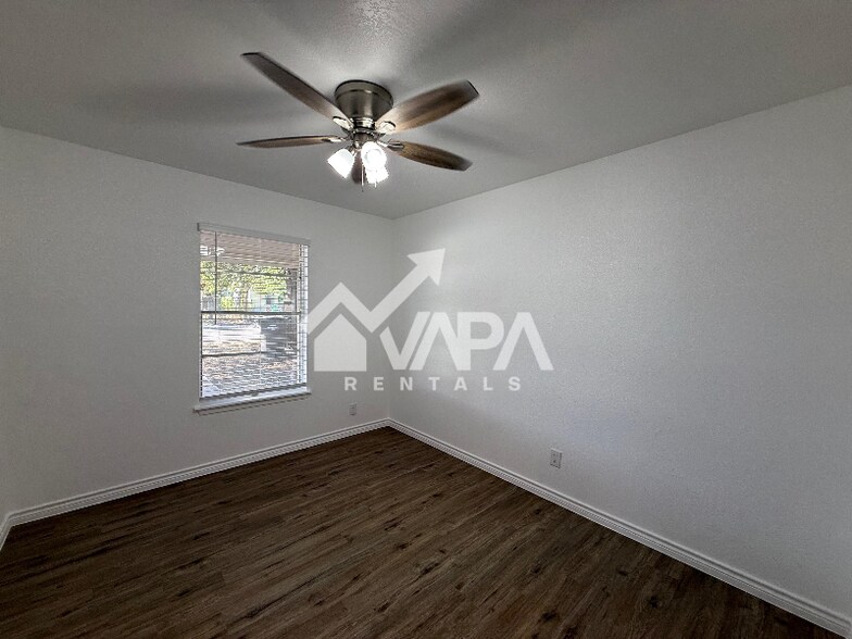 Building Photo - 202 Florencia Ave