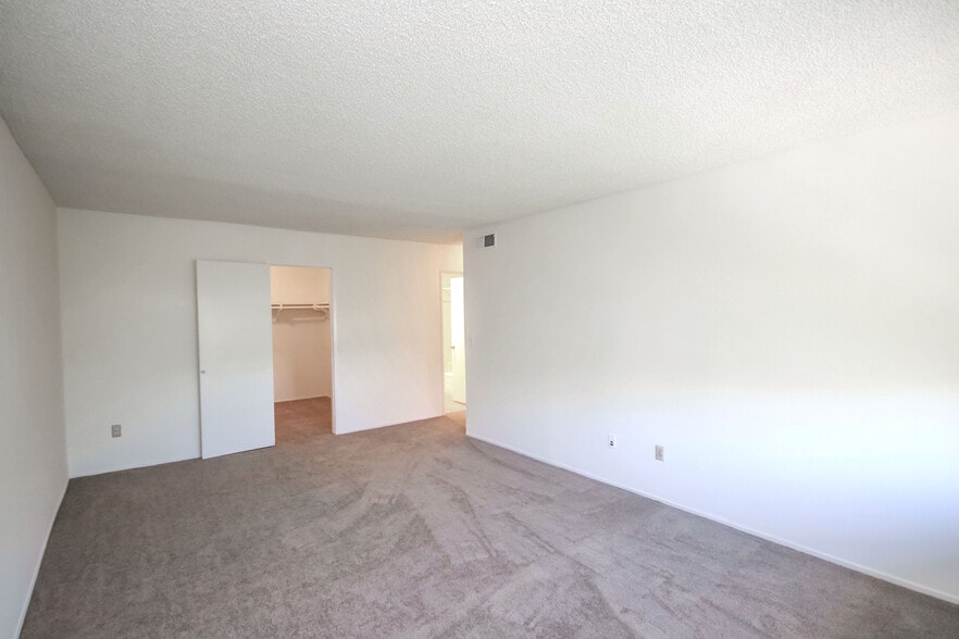 Building Photo - 266 S Madison Ave