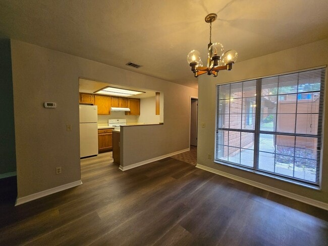 Building Photo - Rockwood Villas – 2BR/2BA Townhouse