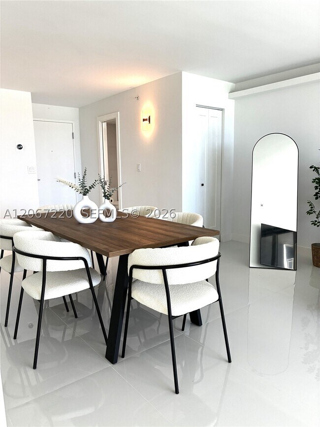 Building Photo - 6917 Collins Ave