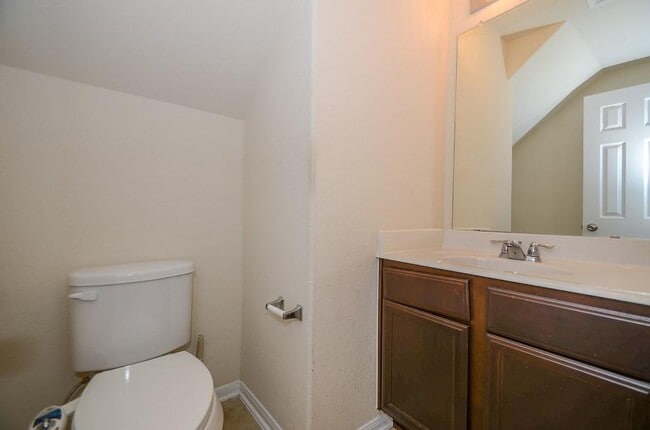 Building Photo - 14935 Vinegrove Falls Ct