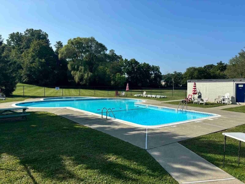 Building Photo - 4 White Gate Rd