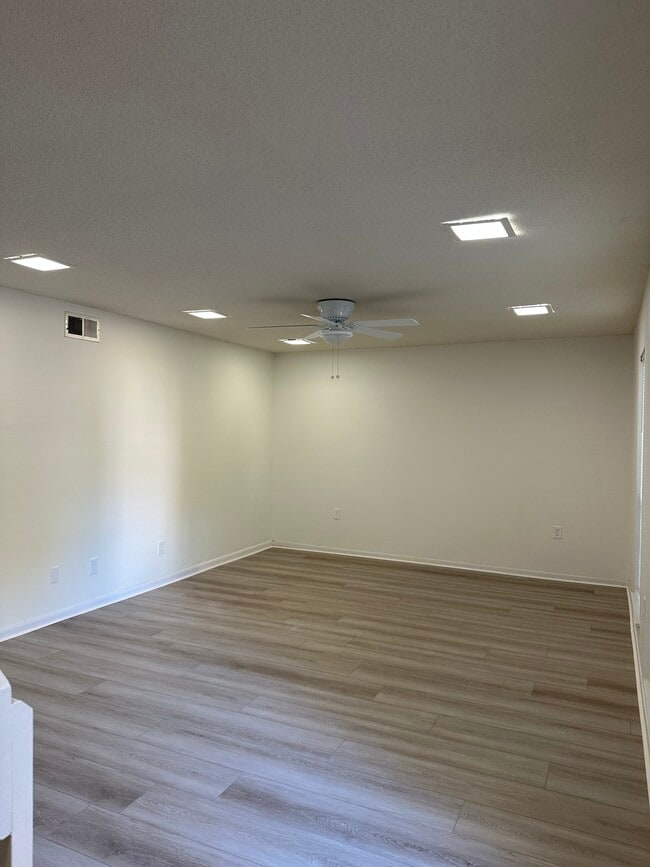 Building Photo - 96 Yacht Club Dr NE