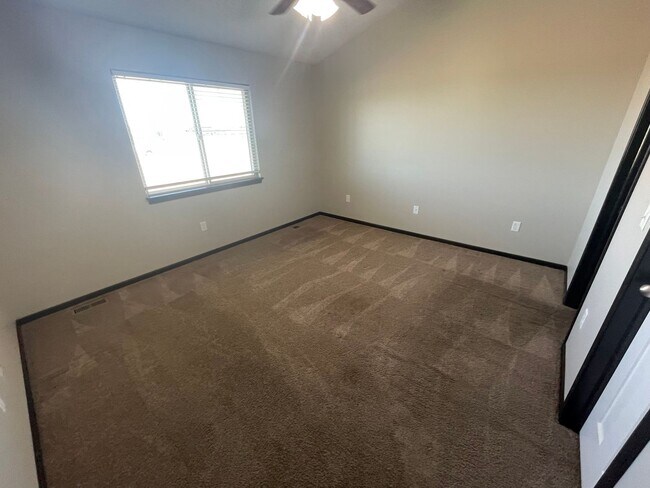 Building Photo - 2022/26 E Village Estates Dr