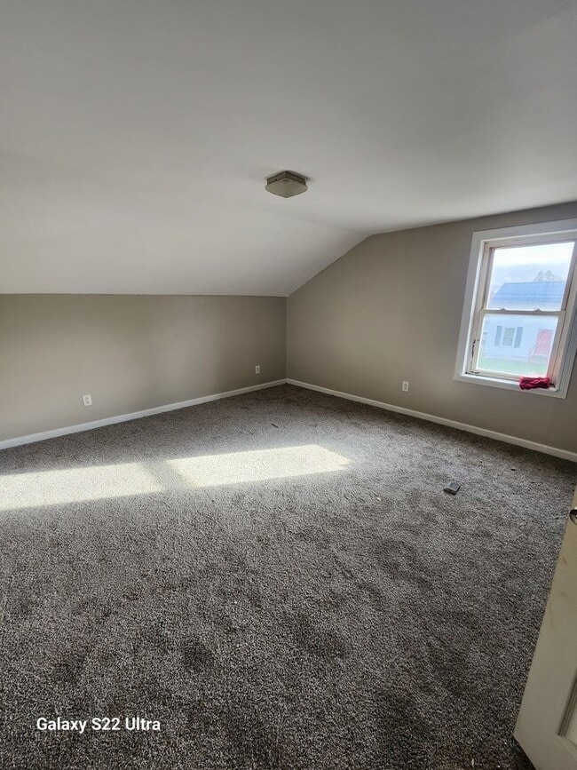 Building Photo - 3 Bedroom single family house