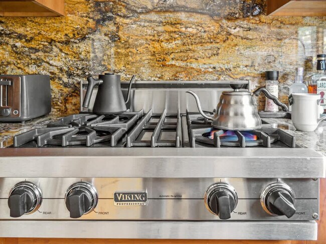 Building Photo - 751 Toyon Dr