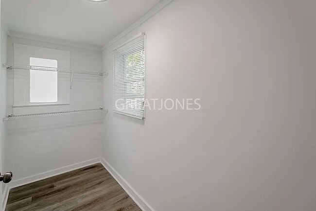 Building Photo - 608 77th Way S