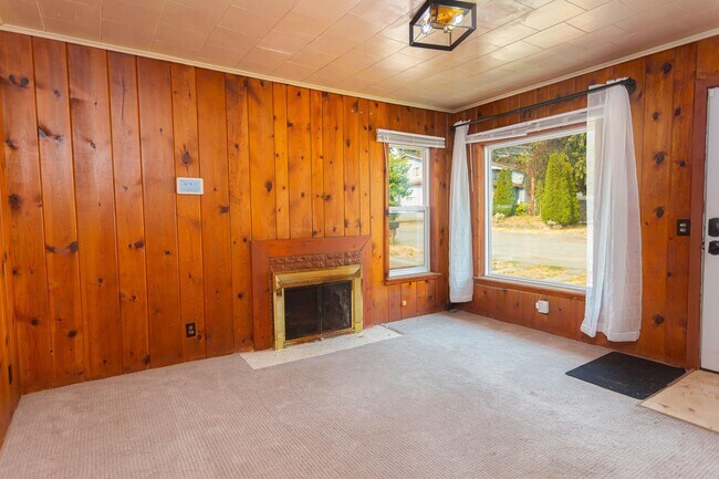 Building Photo - 1949 NE Barnett St