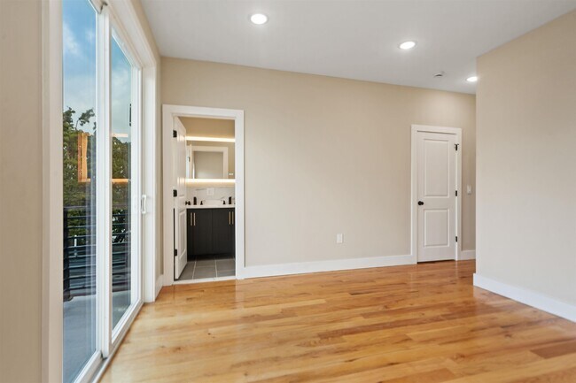 Building Photo - 277 Pearsall Ave