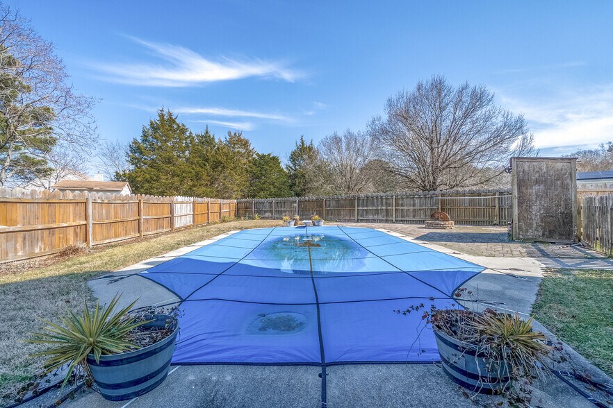 Building Photo - 305 Hidden Falls Ct
