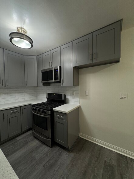 Building Photo - 293 W Artesia St