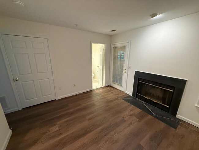 Building Photo - Beautiful 3 bed/3.5 Bath in ideal location!