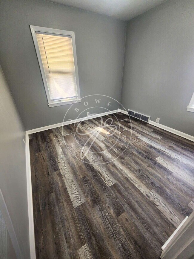 Building Photo - Spacious & Updated 3-Bedroom Home in East Toledo – Birmingham Neighborhood