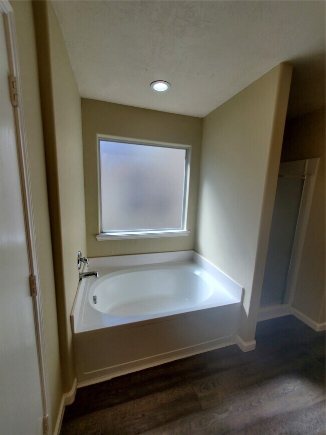 Building Photo - 9342 Canady Park Ln