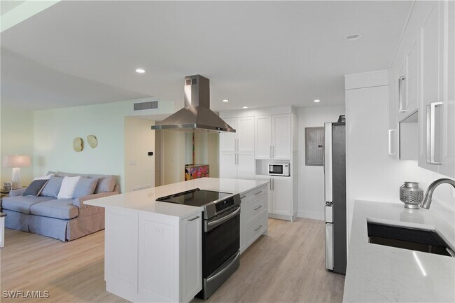 Building Photo - 2316 Gulf Shore Blvd N