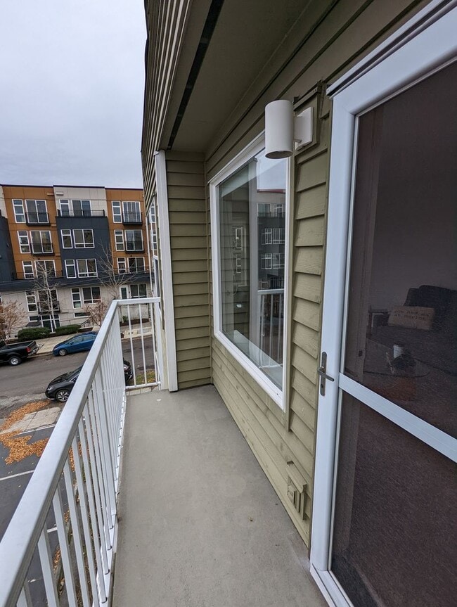 Building Photo - Wallingford Condo