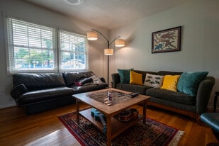 Living room - 316 Russelcroft Rd