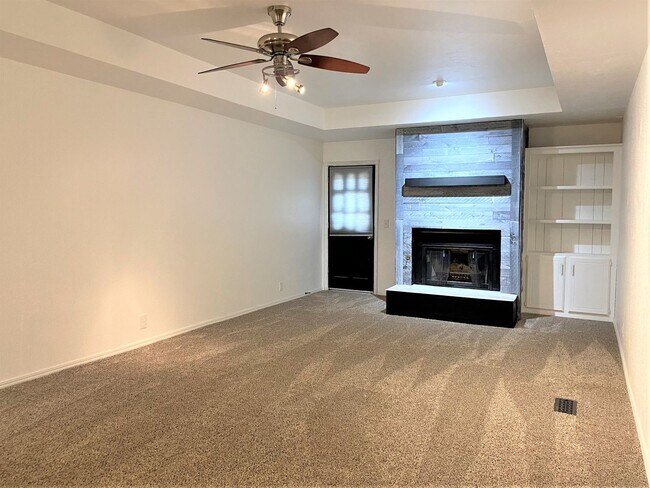 Building Photo - Spacious 3-Bedroom Home with Modern Amenit...