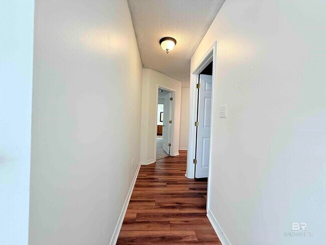 Building Photo - 7343 Franklin Square Ct