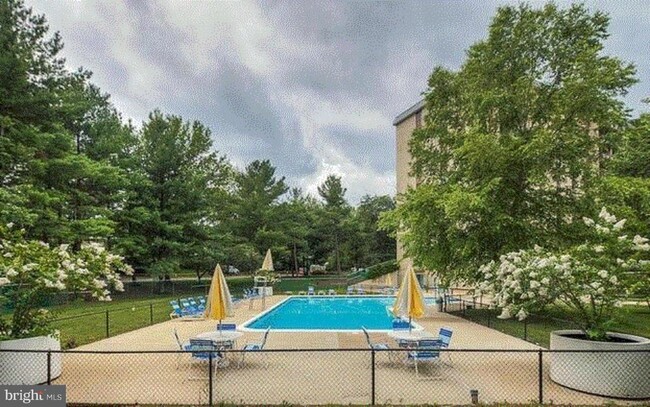 Building Photo - 3100 S Manchester St