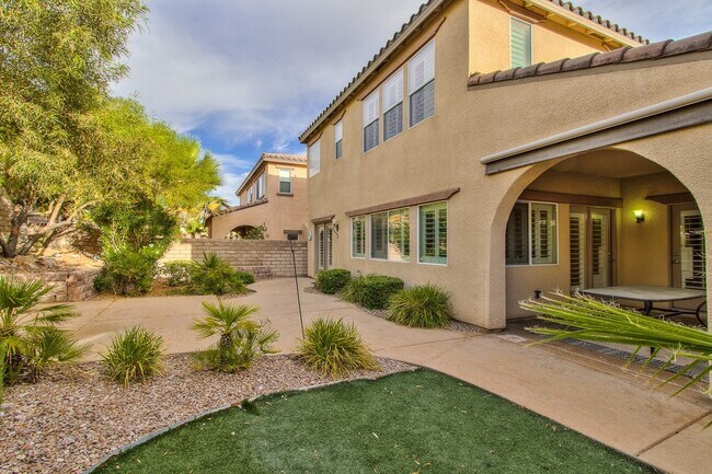 Building Photo - Summerlin Home with downstairs Bed/Bath & Large Patio with Courtyard!