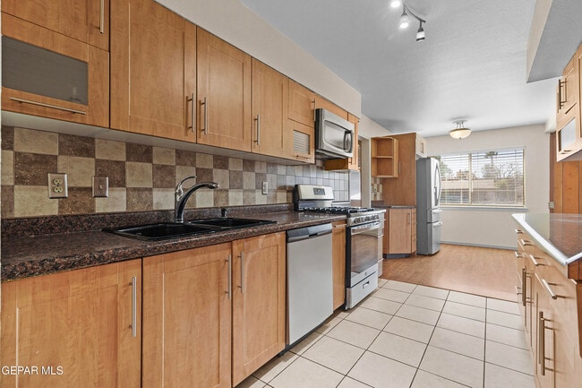 Building Photo - 7316 Clemente Ave