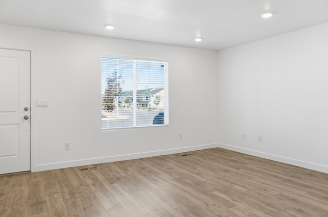 Building Photo - 3933 Orinda Dr