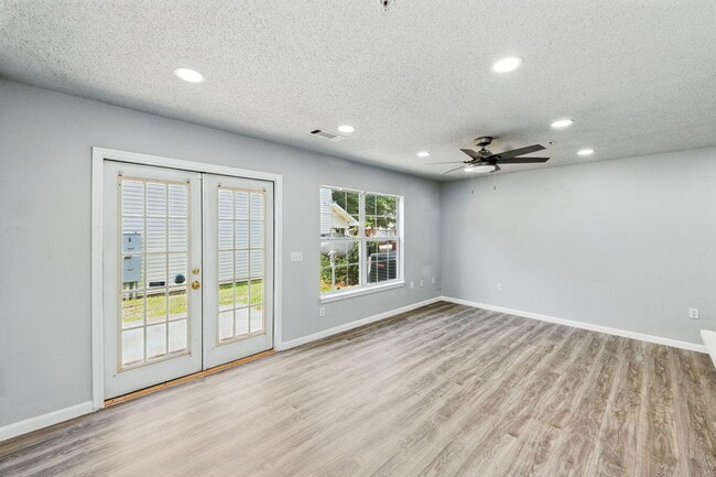 Building Photo - 303 Crooked Pine Trail