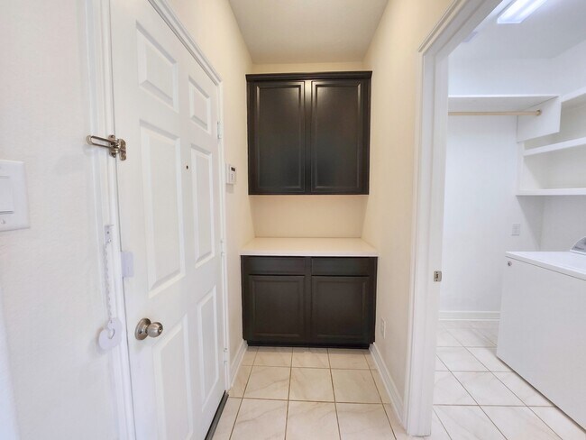 Building Photo - 10551 Paula Bluff Ln