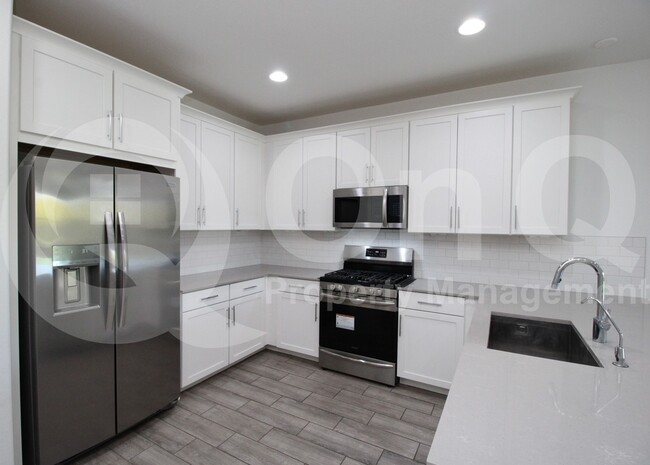 Building Photo - 8923 W Solano Dr