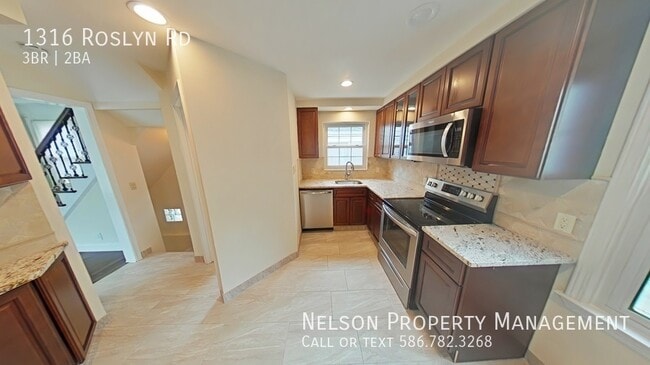 Building Photo - 1316 Roslyn Rd