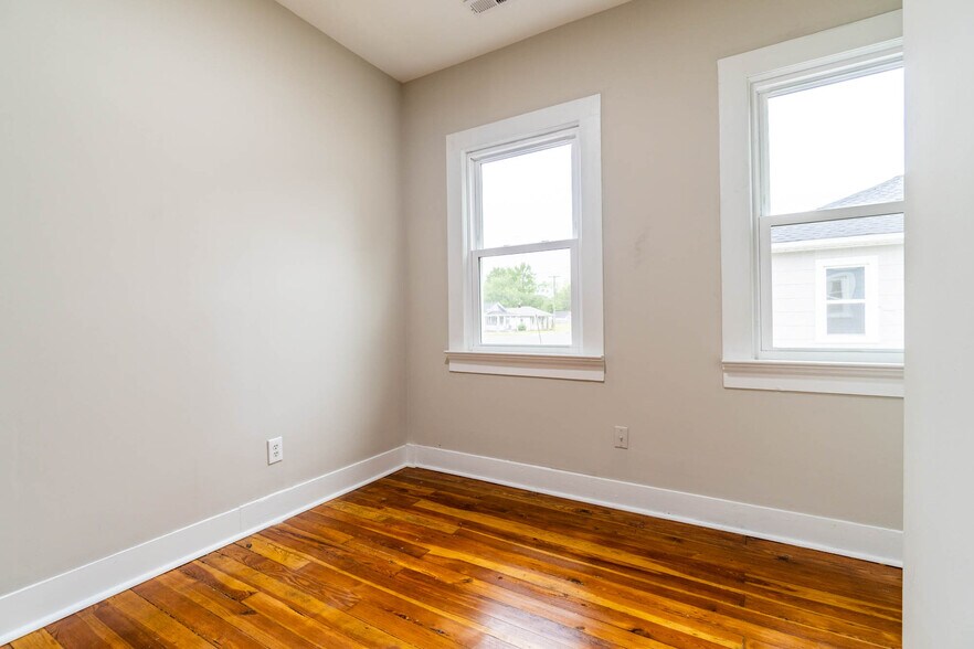 Building Photo - 3502 Oaklawn Blvd