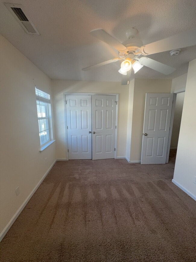 Building Photo - 2005 Banister Loop