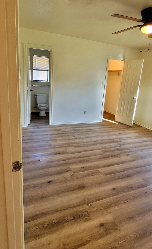 Master Suite - 1600 Moss St