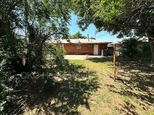 Building Photo - 804 E Steed Dr