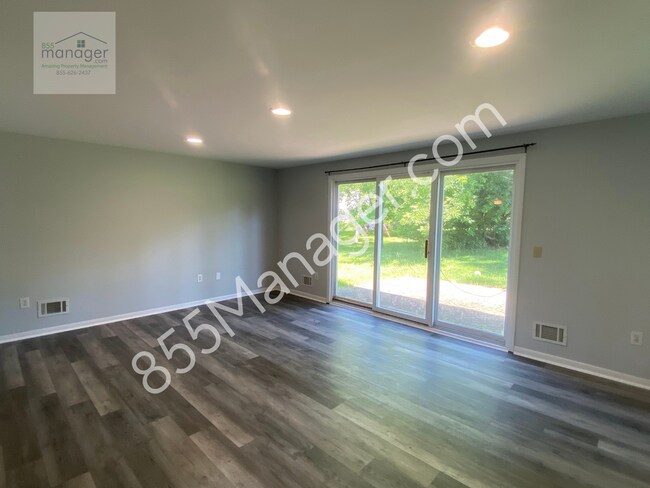 Building Photo - **COMING SOON AVAILABLE FOR SHOWINGS 10/8/...